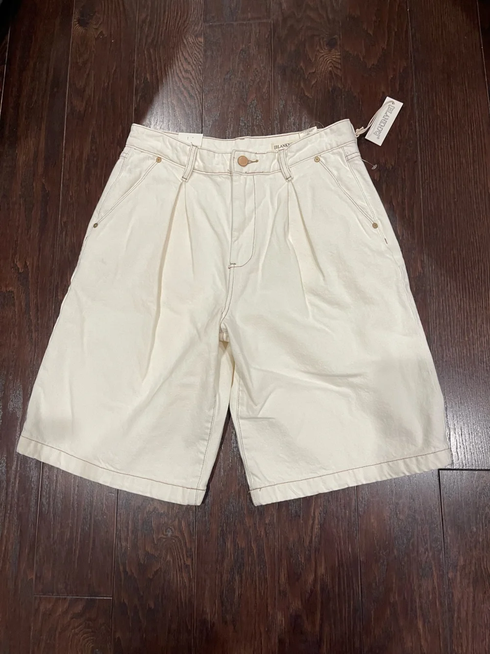 BLANKNYC pleated front denim Ecru bermuda Jorts Women Size 29 NEW